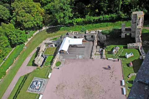 Mauerreste vom Wasserschloss Neideck