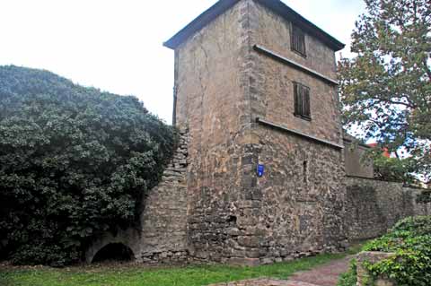 Arnstädter Stadtmauer mit Turm