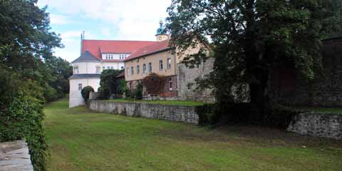 Vorburg Neideck - heute Landratsamt mit Wassergraben
