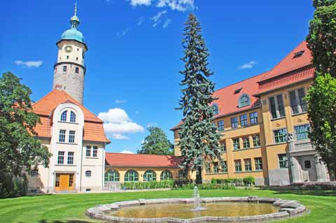 Schlossturm Neideck und das Neideck-Gymnasium